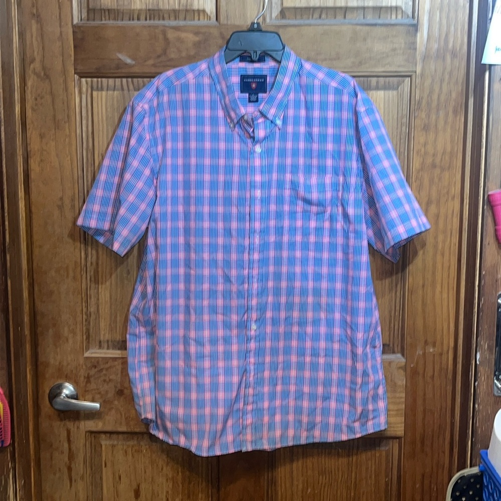 Men’s short sleeve button-down shirt